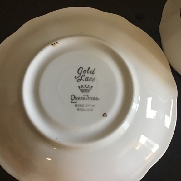 Vintage Gold Lace by Queen Anne - Wedding Anniversary Tea Cup & Saucer - Picture 4 of 5